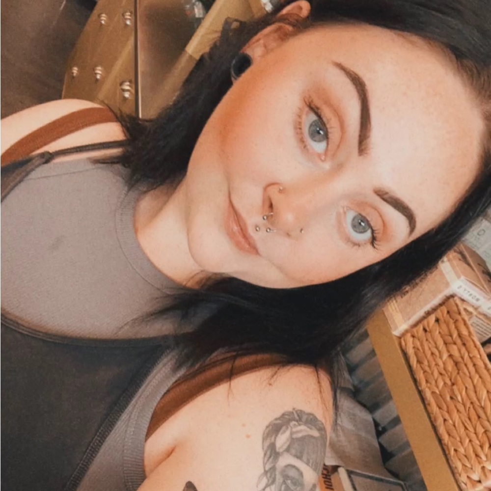 Meet your Posher, Olivia